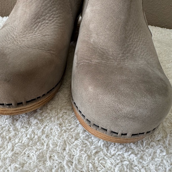 Dansko Maria Nubuc Booties boots suede tan EUC - Picture 7 of 11